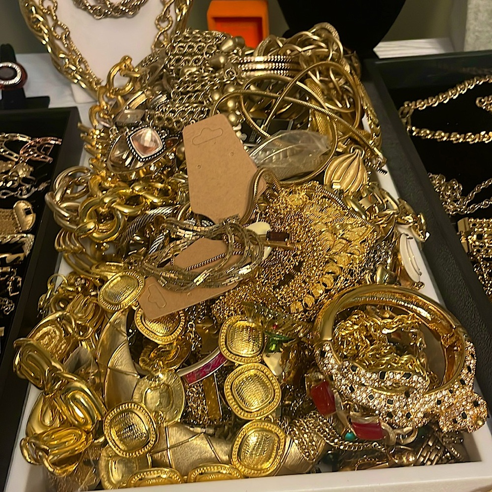 Let's Dig The Chunky Goldtone Out!!!!